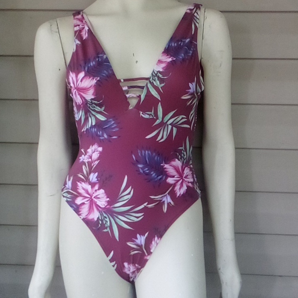 NWOT "Shade & Shore" 1pc bathingsuit
